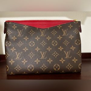 Authentic Louis Vuitton Pallas Beauty Case.
